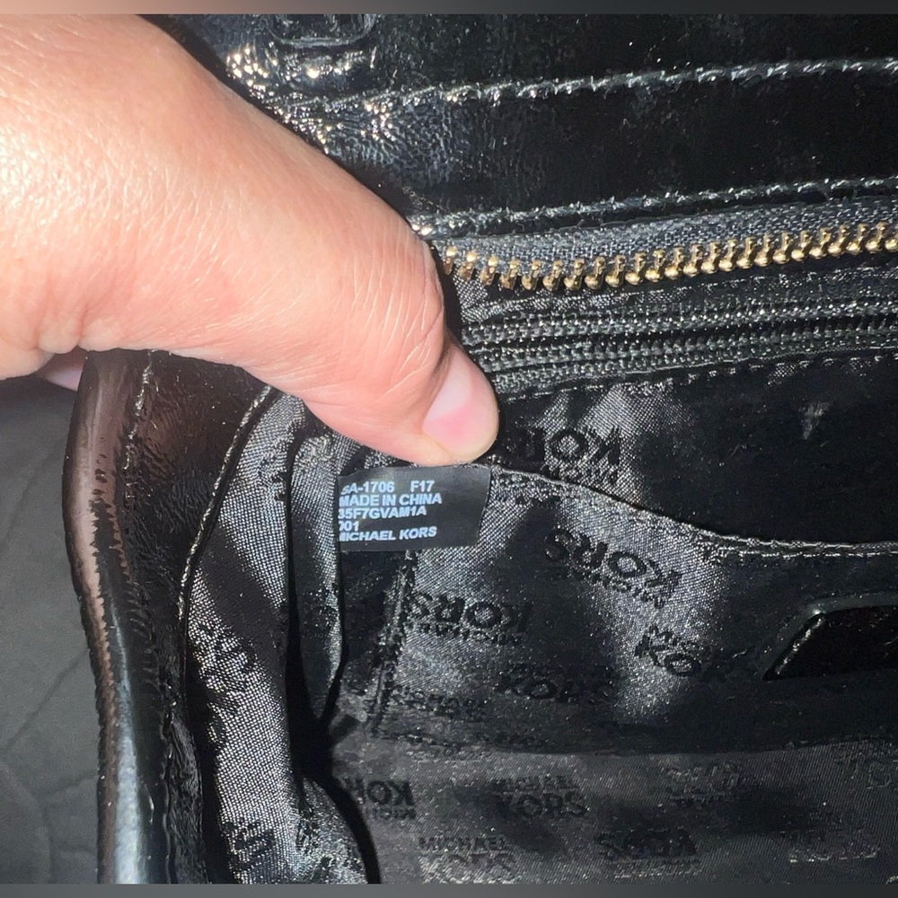 Michael Kors Vivianne Patent Leather
Quilted Cross Body - Picture 10 of 12